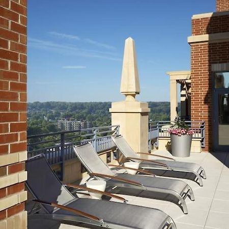 Upscale Comfort Next To Metro And Dining Arlington Eksteriør bilde