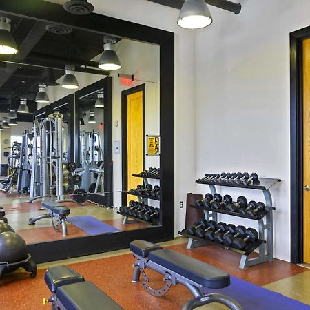 Upscale Comfort Next To Metro And Dining Arlington Eksteriør bilde