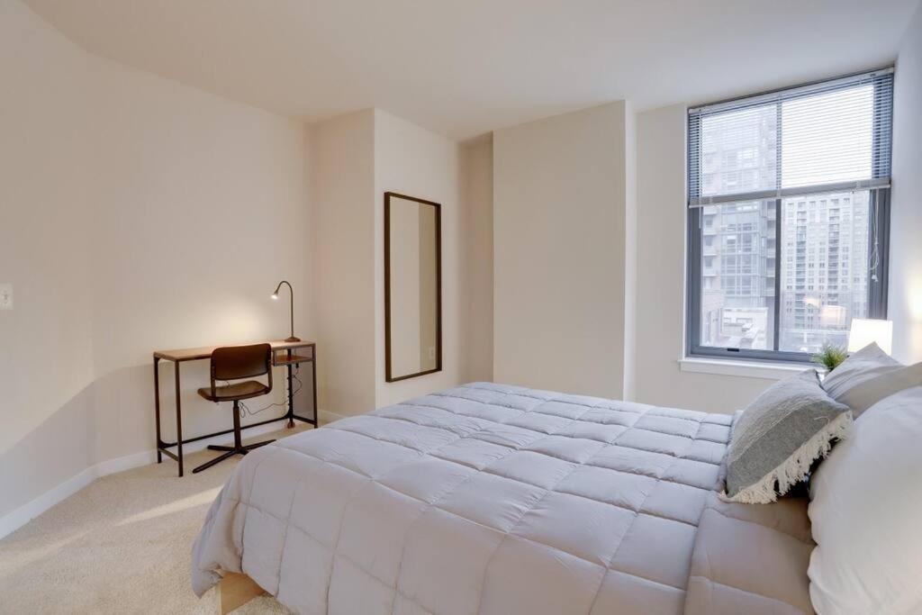 Upscale Comfort Next To Metro And Dining Arlington Eksteriør bilde