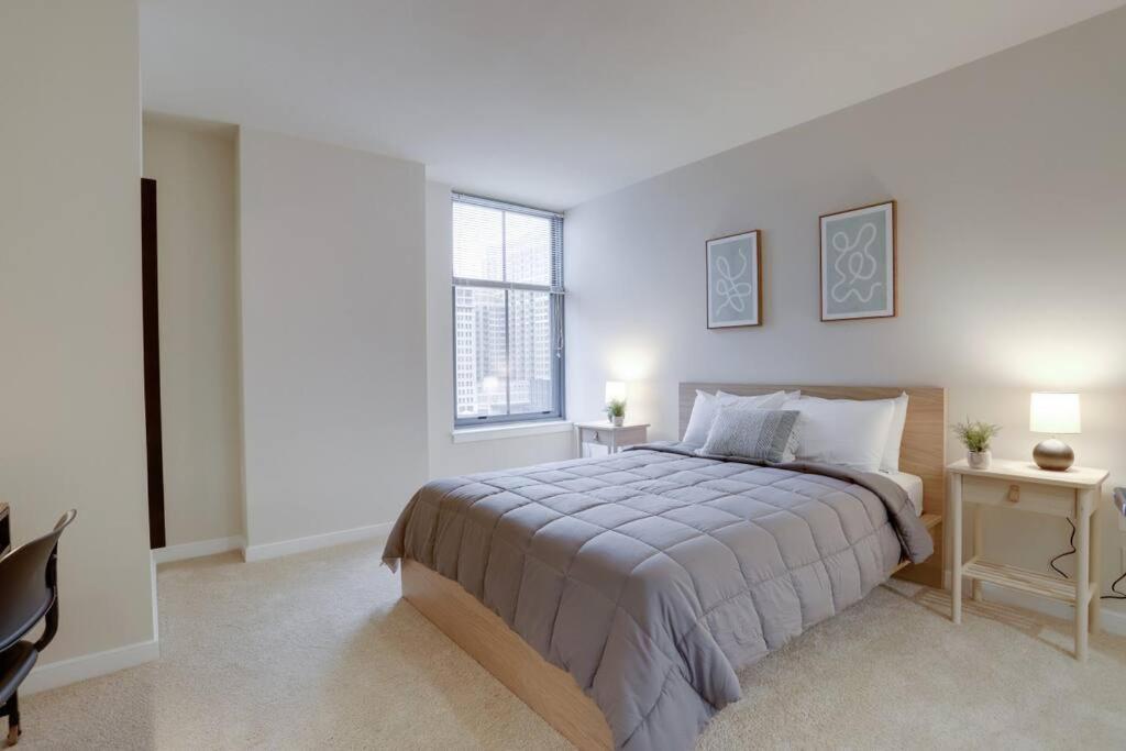 Upscale Comfort Next To Metro And Dining Arlington Eksteriør bilde
