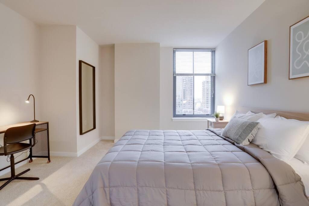 Upscale Comfort Next To Metro And Dining Arlington Eksteriør bilde