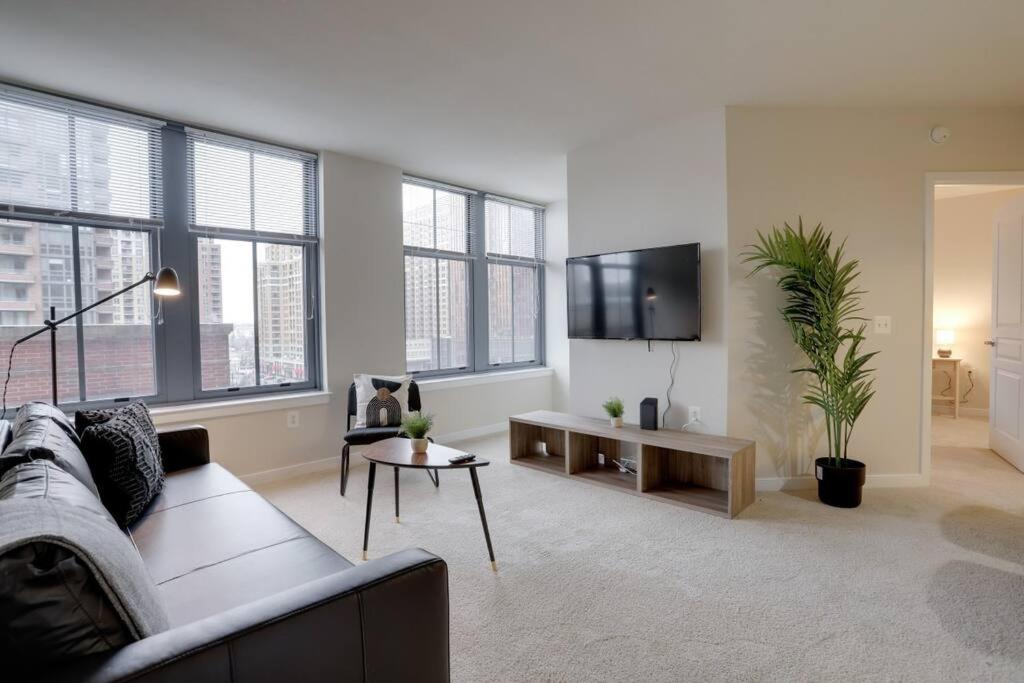 Upscale Comfort Next To Metro And Dining Arlington Eksteriør bilde