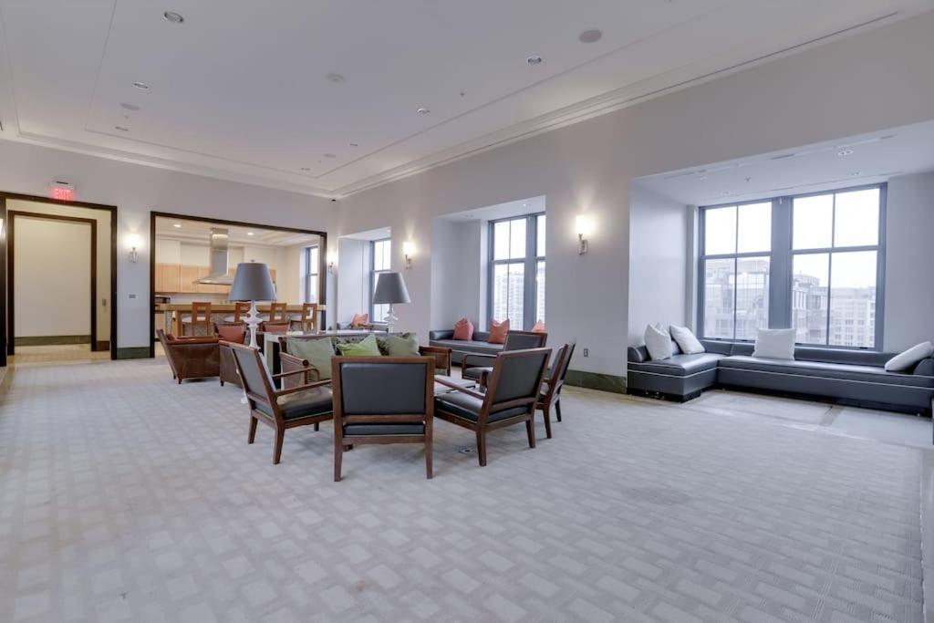 Upscale Comfort Next To Metro And Dining Arlington Eksteriør bilde